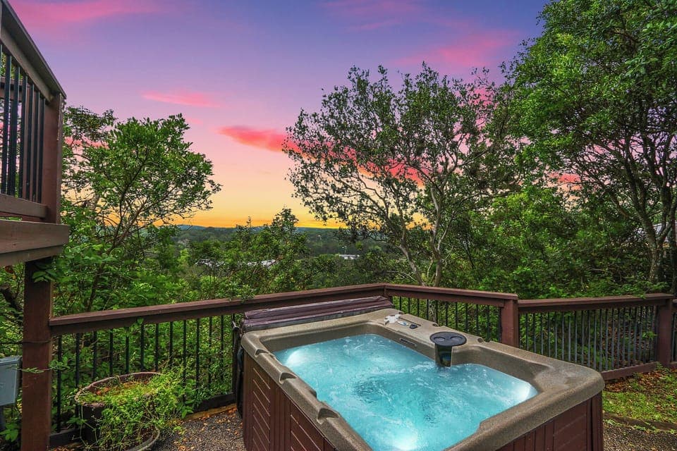 Clutter Falls Main hot tub overlooking Hill Country