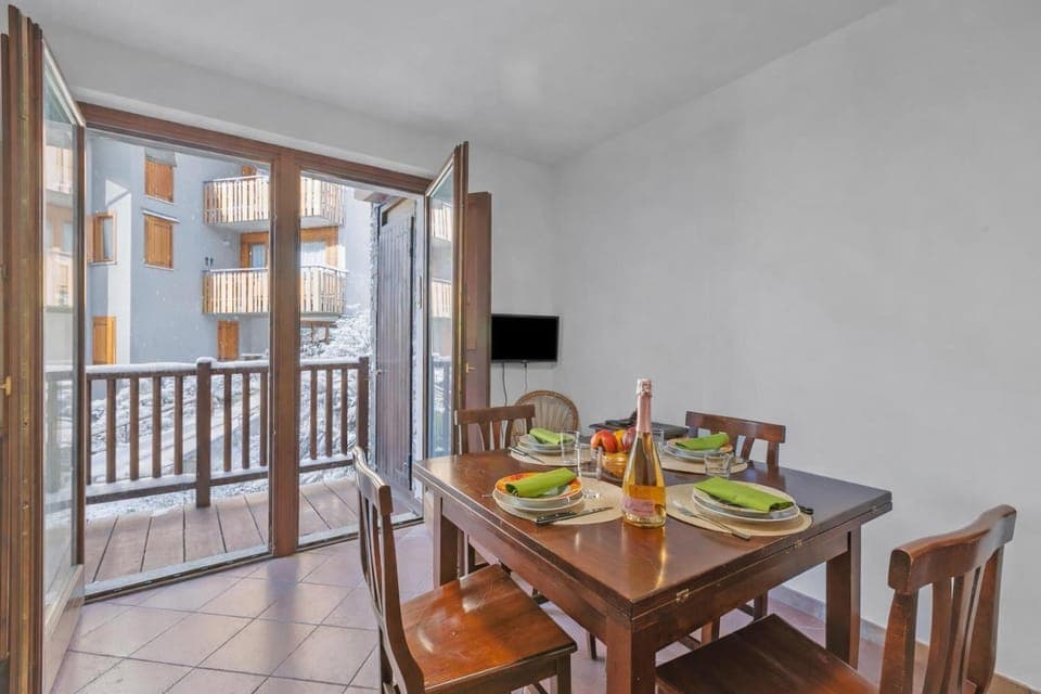 Kitchen and dining area