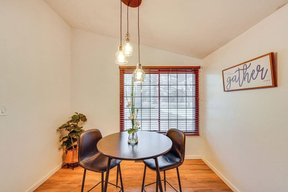 Breakfast Nook | Main Level