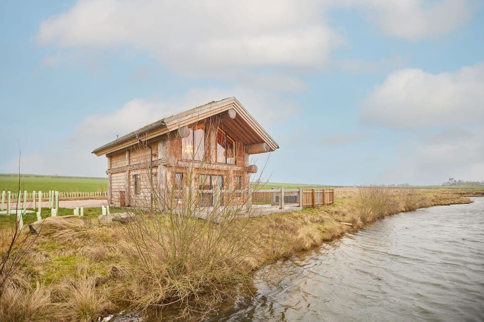Cabin on the Loch, Stichill - Host & Stay