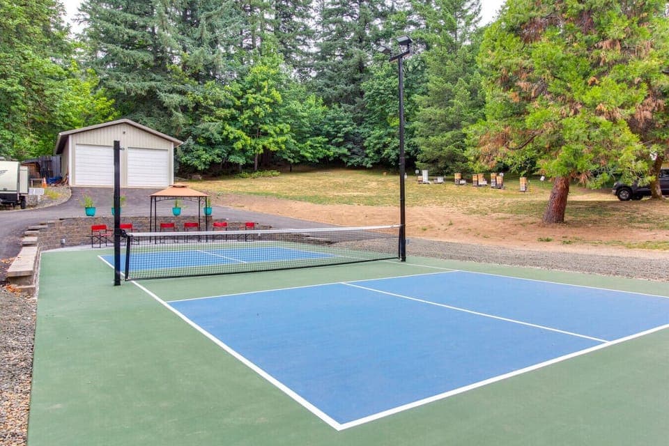 Pickleball Court | On-Site Recreation & Outdoor Fun
