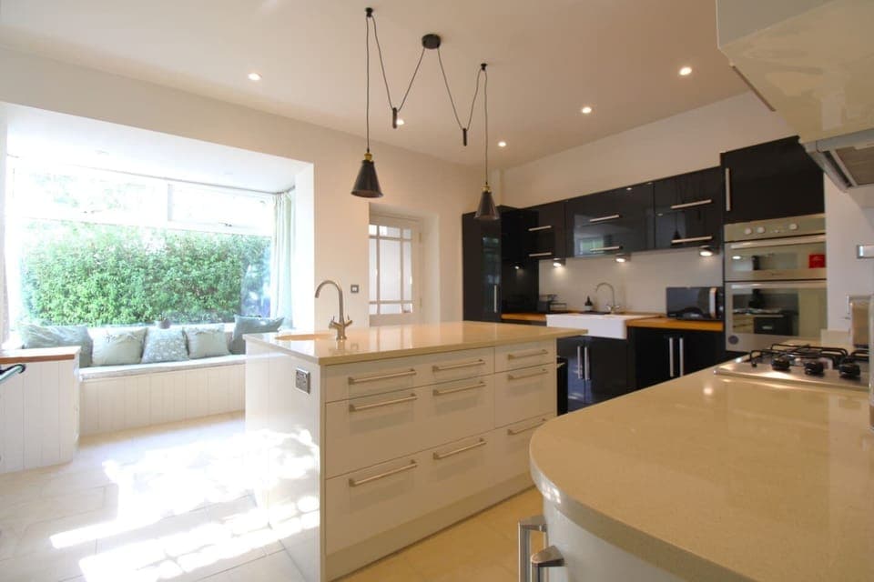 Fully equipped kitchen with dual oven, kitchen island, dishwasher, gas hobs, fridge freezer, microwave, kettle, toaster and cafetière(French Coffee Press).
