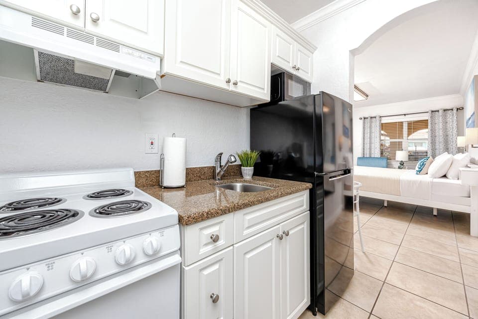 Full kitchen