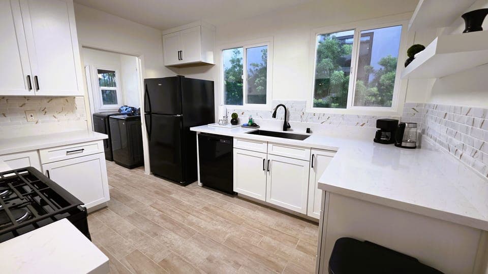 MODERN KITCHEN