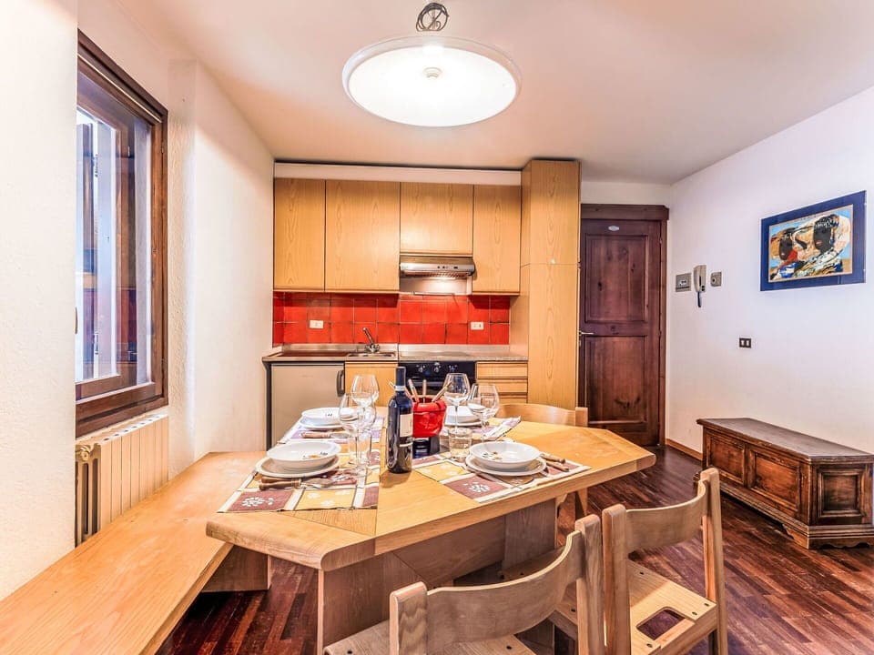 Wood, Apartment, Wood Stain, Hardwood, Lumber, Plank, Hotel, Wood Flooring