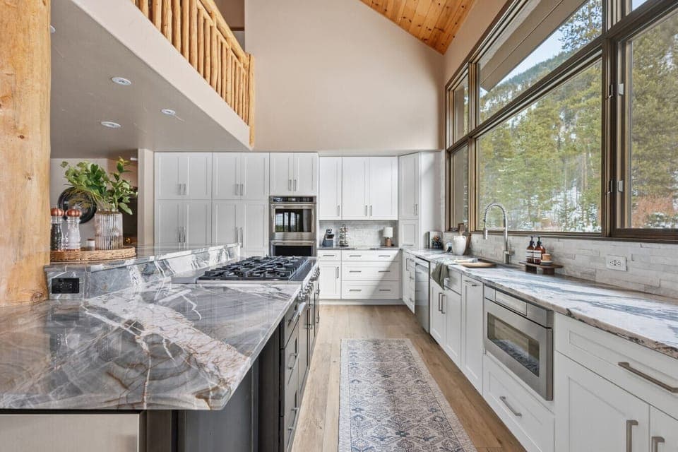 Cook gourmet meals with breathtaking views and top-notch appliances!