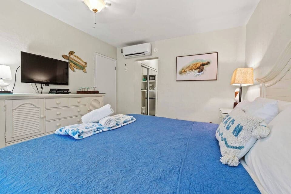 A studio for two. Big enough to sleep well and enjoy the sand all day :) 