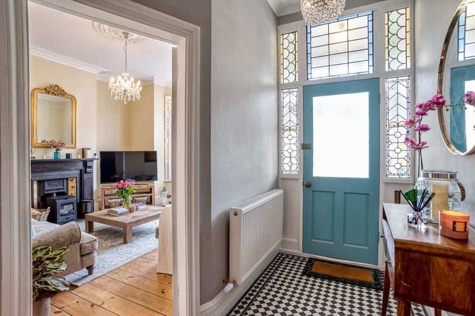 Entrance Hall: Step into elegance with stained glass and chic decor welcoming your stay!
