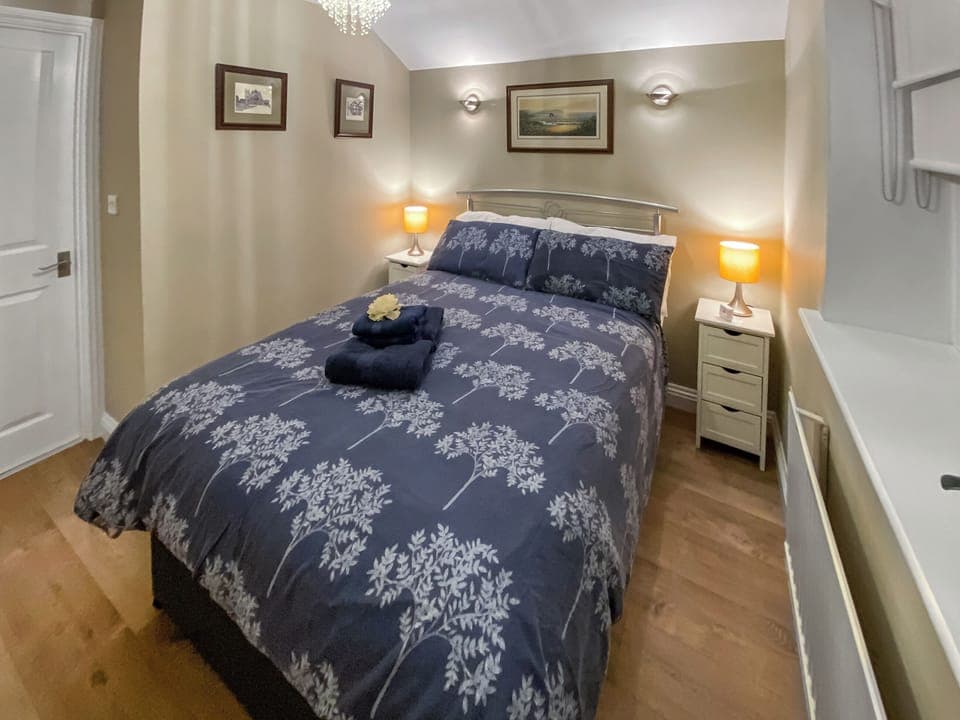 Warm and inviting bedroom | Robin&rsquo;s Nest, Newton Poppleford, near Sidmouth