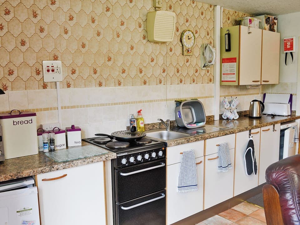 Open plan living/dining room/kitchen | Tanpencefn Mawr, Brynsiencyn
