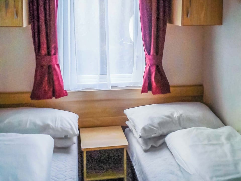 Twin bedroom | Pheasant Walk, Wisemans Bridge