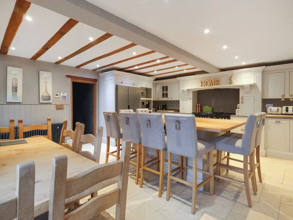 Kitchen/diner | Cotswold Valley Court Manor, Stroud