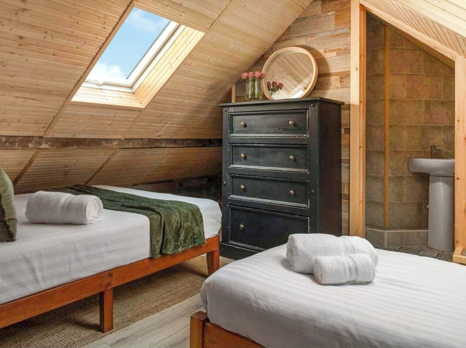 Twin bedroom | Glan Yr Afon, Llandundo Junction