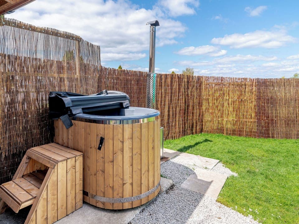 Hot tub | Harans Vardo - Houghton Barn Farm, Altham