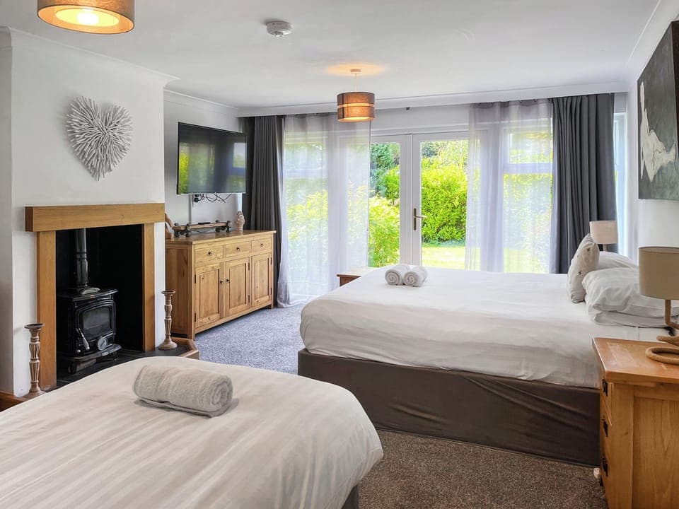 Twin bedroom | Lakeside, Ulverston
