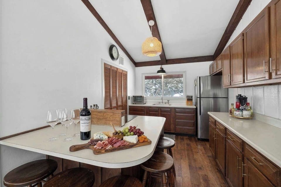Full kitchen for preparing meals at home with your group 