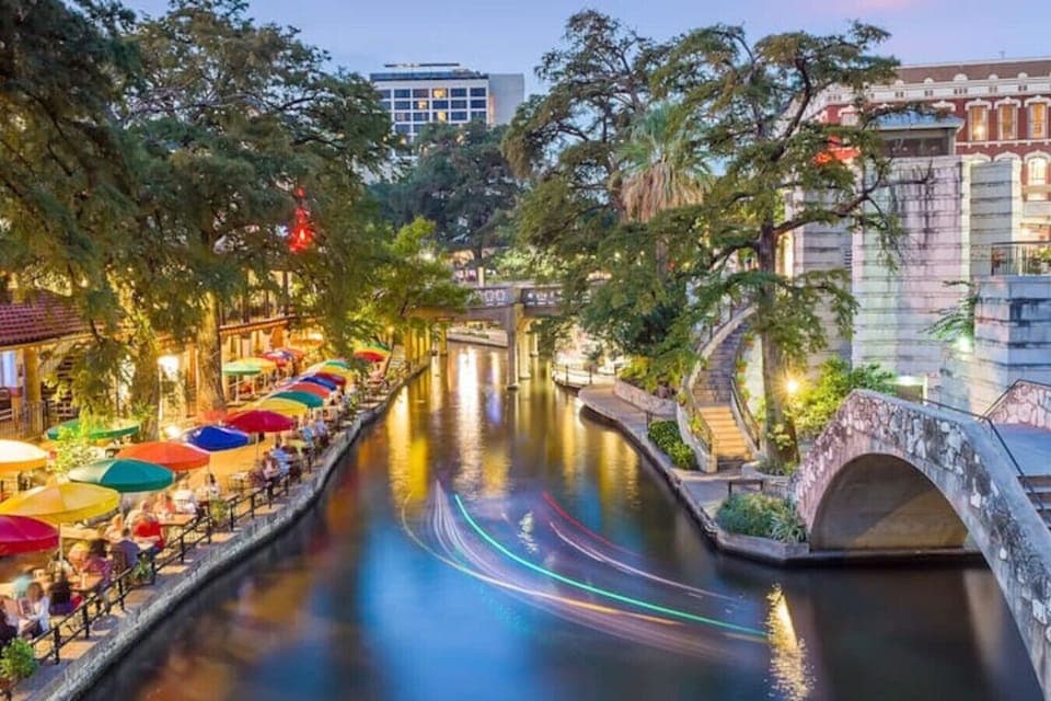 Nearby restaurants and attractions: Riverwalk SeaWorld, and Lackland Air Force Base