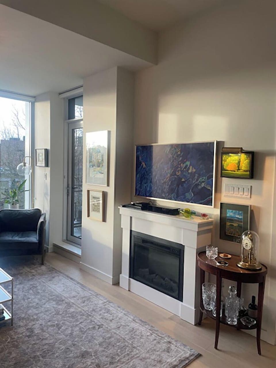 Living area with electric fireplace
