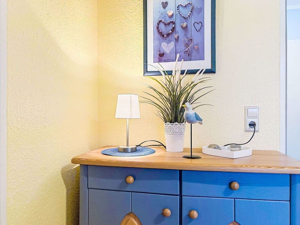 Wood, Furniture, Interior Design, Flowerpot, Drawer, Cabinetry, Room, Houseplant, Picture Frame, Vase