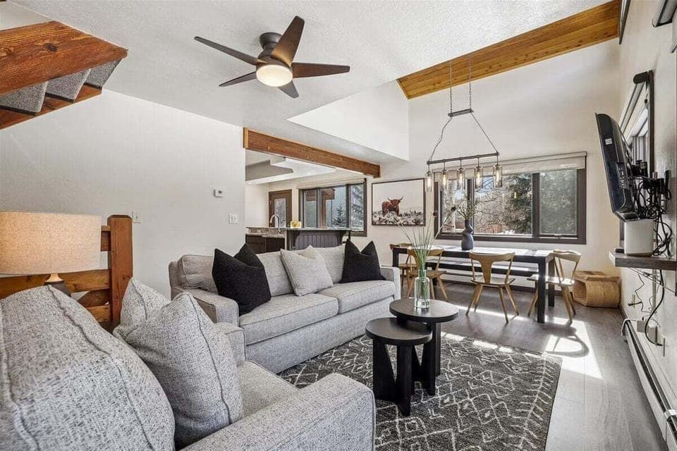 Living Area - Villa Mount Royal - Frisco Vacation Rental