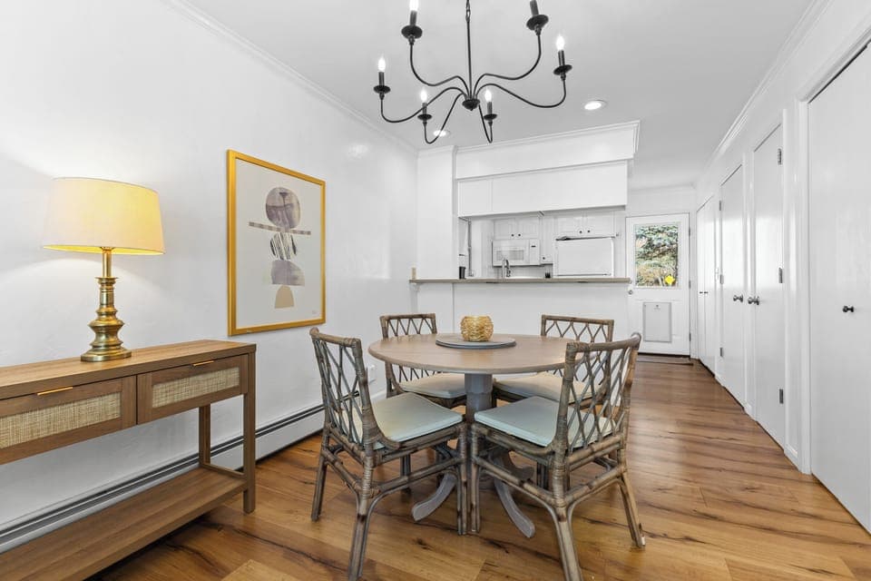 Dining area | Dining table for 4
