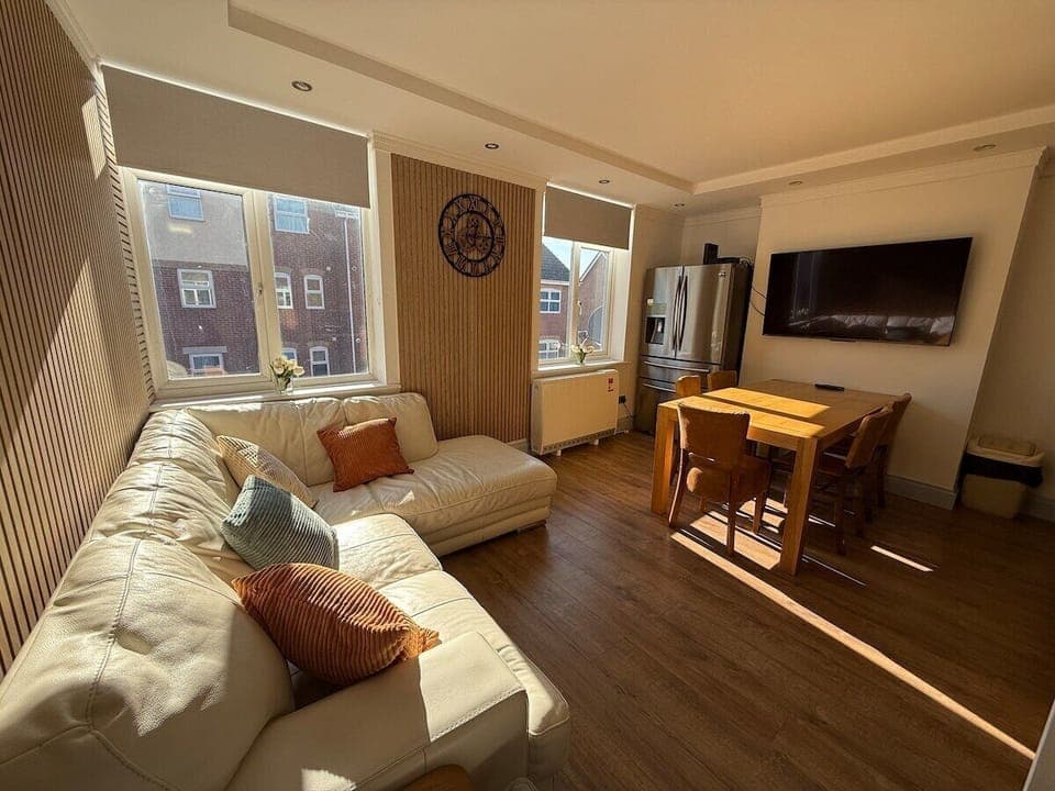 Open plan lounge and kitchen