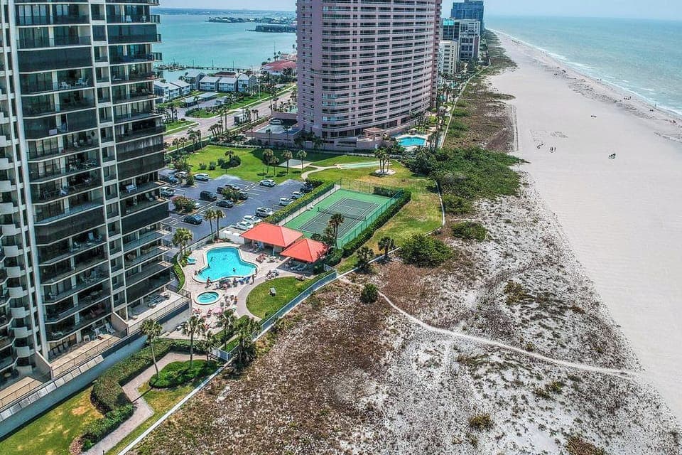 Exterior | Single-Story Unit | 11th-Floor Condo