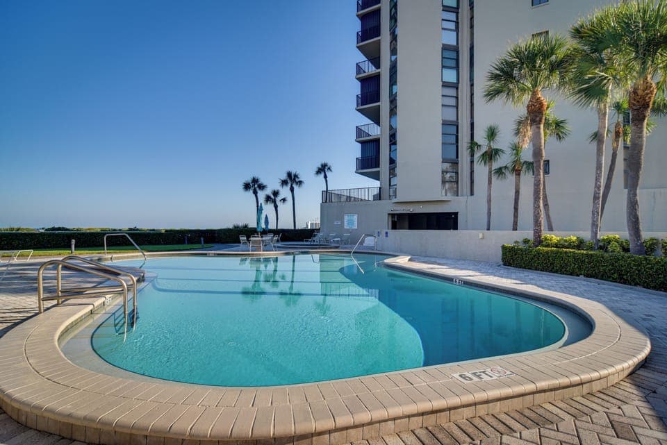Lighthouse Towers | Community Amenities
