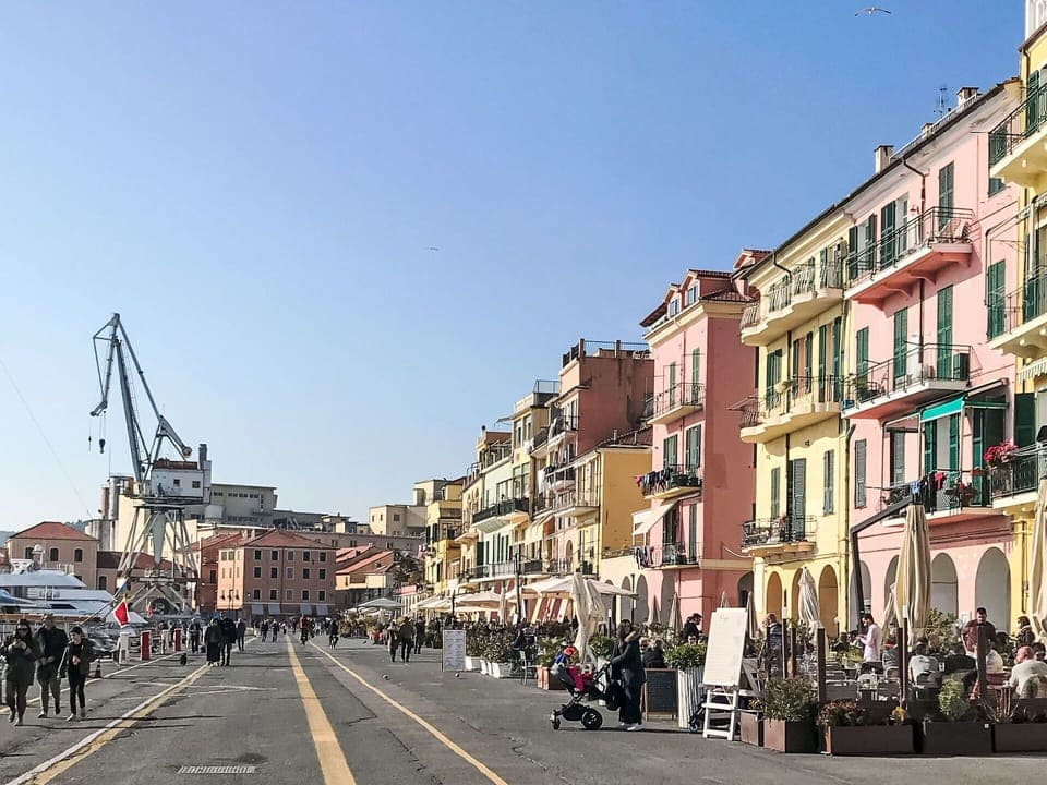 City, Building, Urban Area, Town, Architecture, Neighbourhood, Public Space, Street, Human Settlement