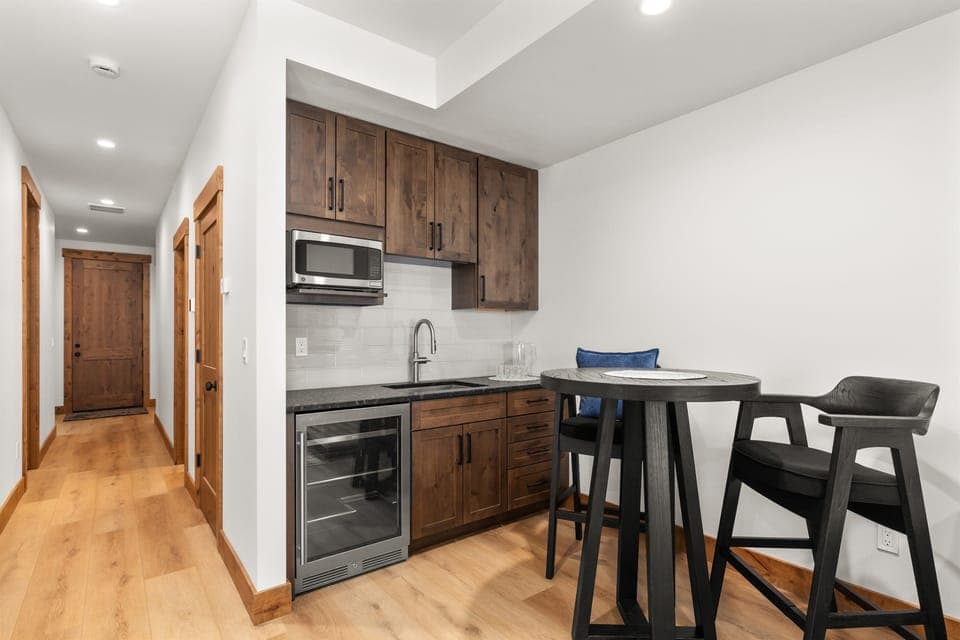 Wet bar