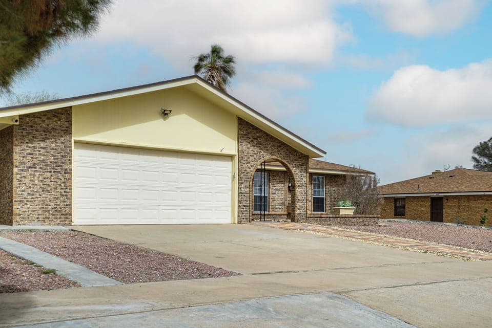 Parking | Driveway (2 Vehicles) | RV Parking Allowed