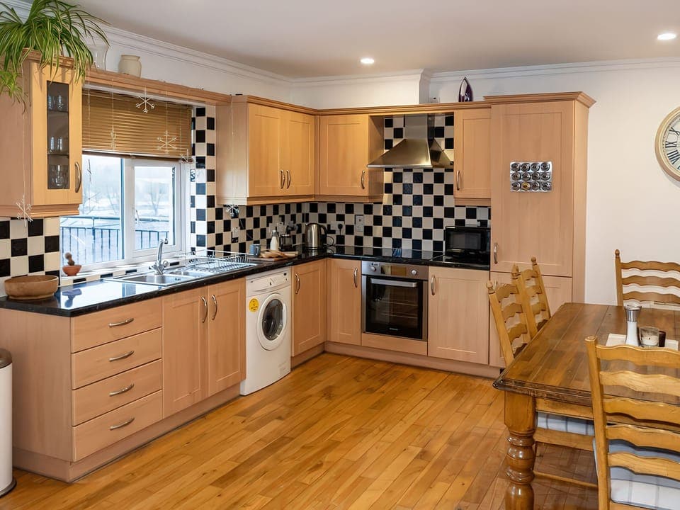ENNISKILLEN HIDEAWAY, family friendly in Enniskillen Cottage in Enniskillen