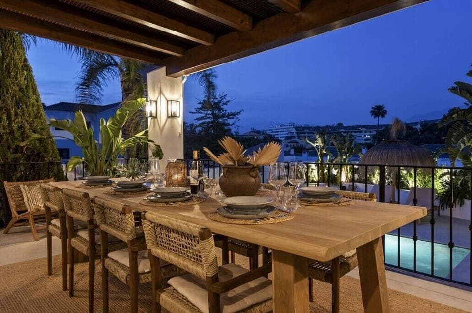 Outdoor dining