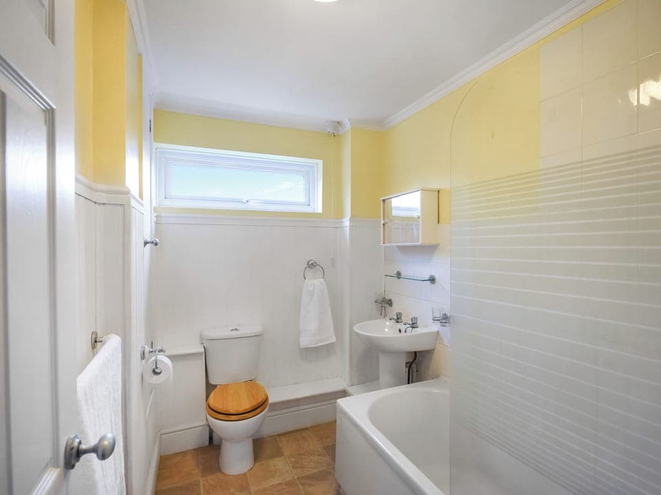 Bathroom | Cookies Den, Church Stretton