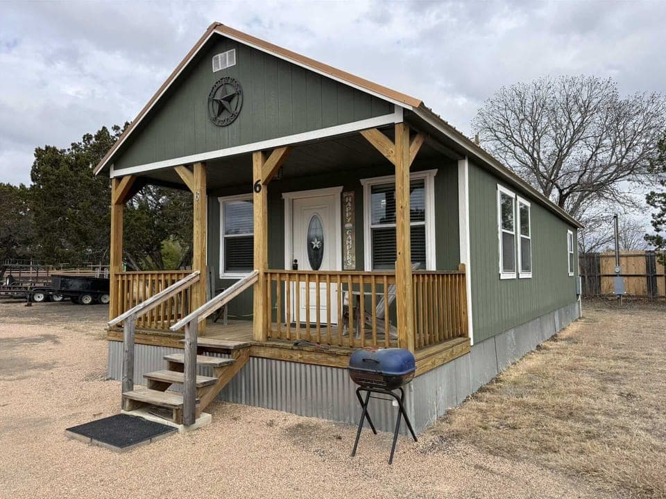Charming Hill Country cabin with a covered front porch and charcoal grill-perfect for relaxing mornings and evening cookouts