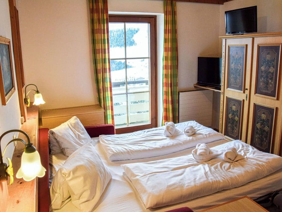 Chair, Wood Stain, Hotel, Varnish