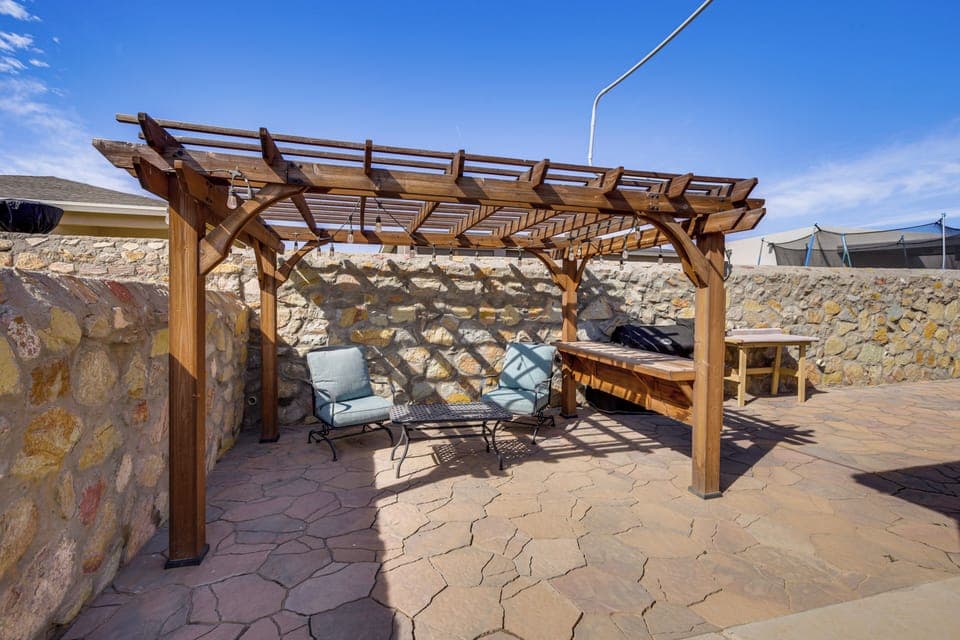 Private Patio | Pergola | Gas Grill