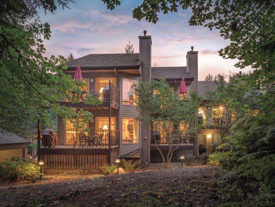 Exterior-1-Whispering-Woods-Resorts