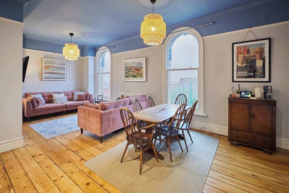 Balmoral Terrace, Saltburn - Host & Stay