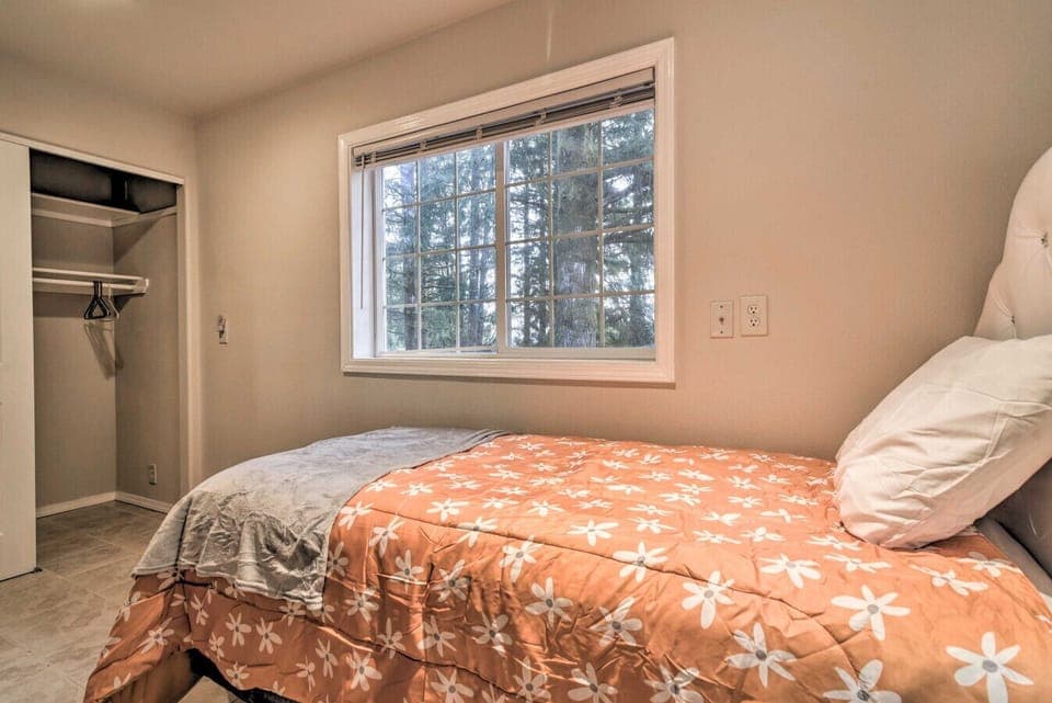 Bedroom 7 | Twin Bed | Closet Storage & Window Views