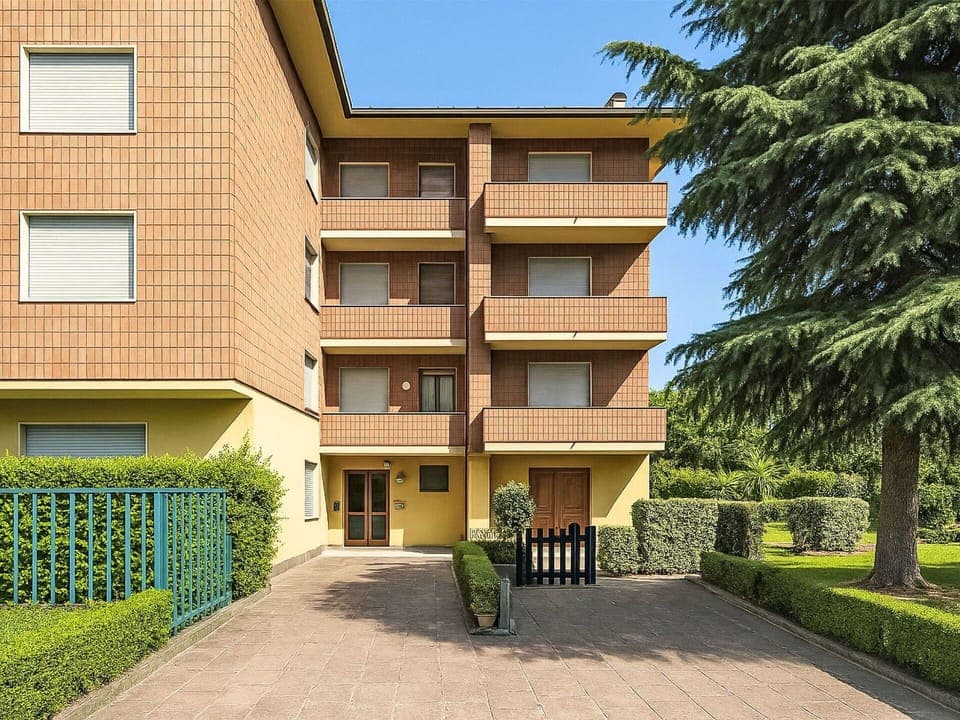 Residential Area, Shrub, Apartment, Urban Design, Lawn, Hedge, Condominium, Garden, Balcony, Estate