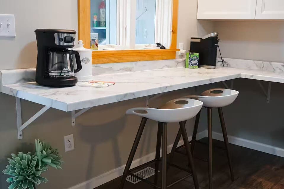 Coffee bar area w/ traditional "drip," Keurig, or  french press...you choose!