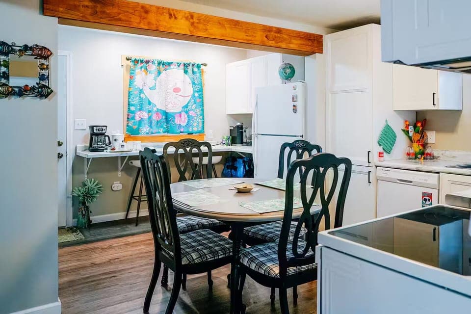 Kitchen and dining area with coffee bar and starter coffee supplied! 