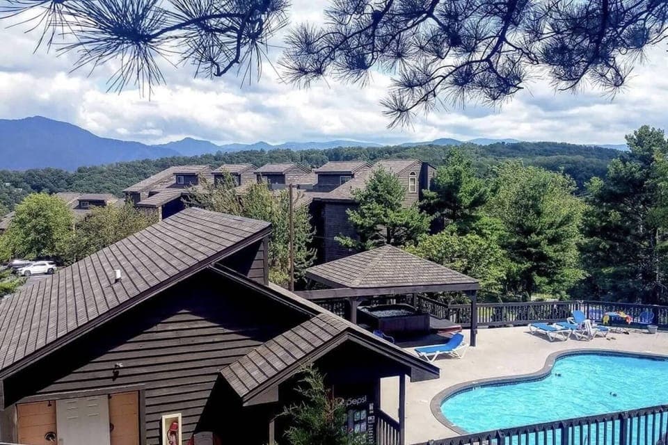 High Chalet Communal Pool