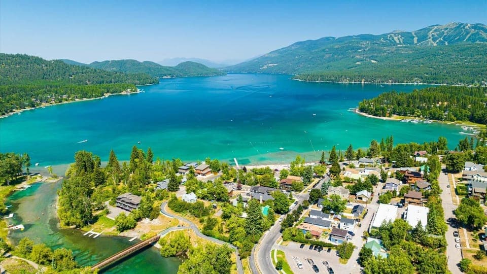 Lakefront City Beach Retreat  On Whitefish Lake (9464)