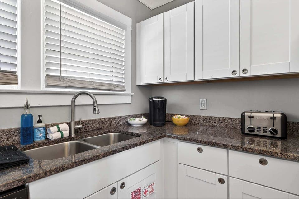 Kitchen: Fully equipped kitchen with a welcoming feel.