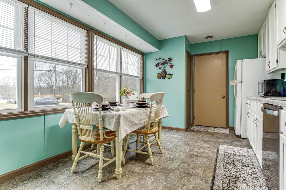 Dining Area & Kitchen