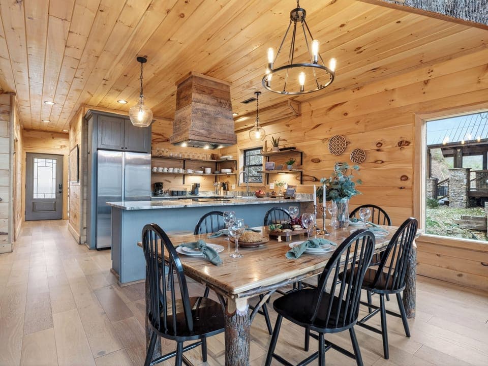 Dining area with soaring windows and easy flow into the great room and deck. (Aspen Lodge)