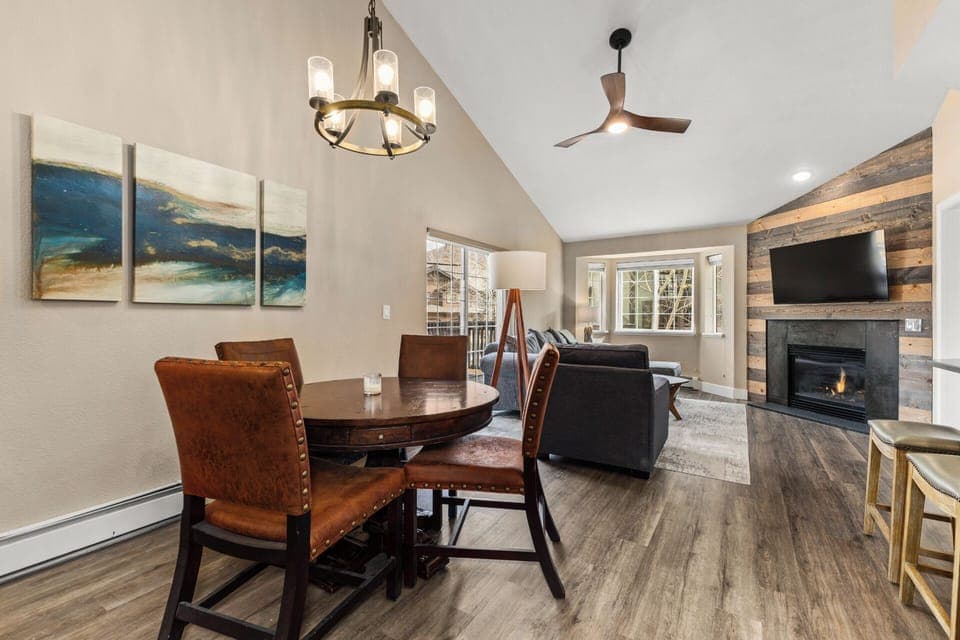 Dining for 4, Ceiling Fan