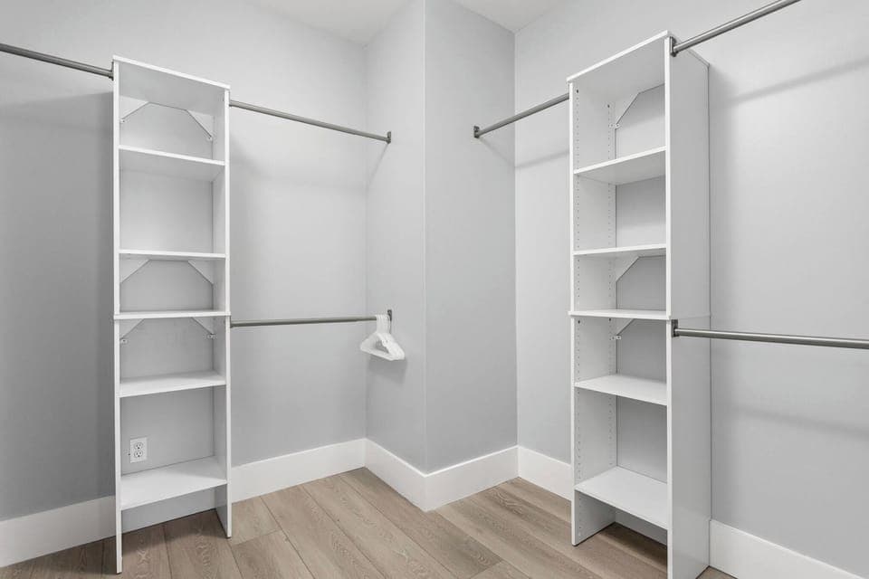 Master Suite Walk-In Closet